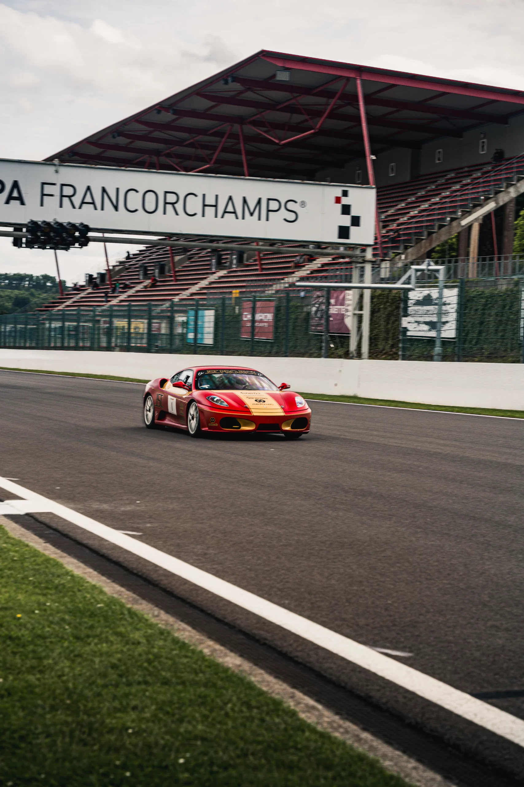 Baptême passager Ferrari avec pilote professionnel